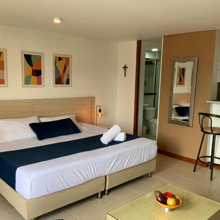 Amoblados Medellin Poblado Patio Bonito - Studio Apartment with Balcony - 8