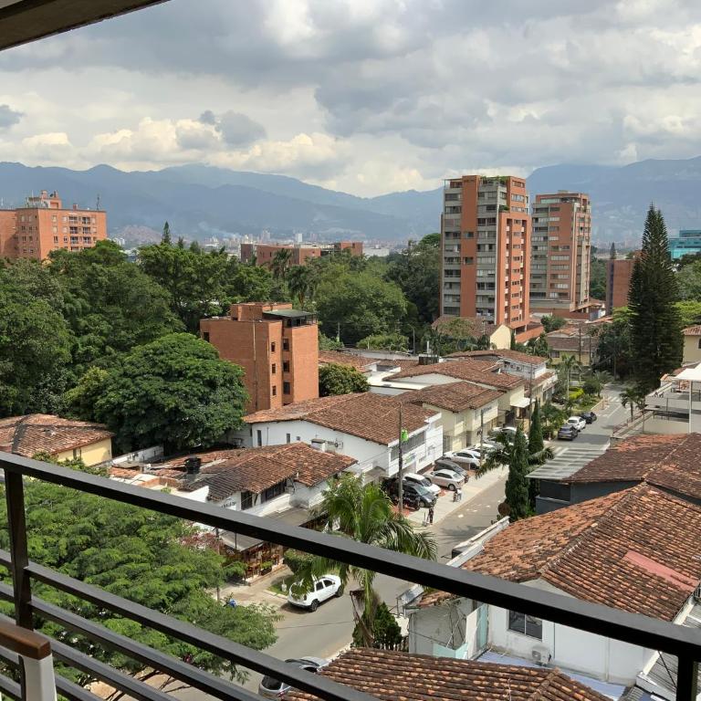 Amoblados Medellin Poblado Patio Bonito - Studio Apartment with Balcony - 1