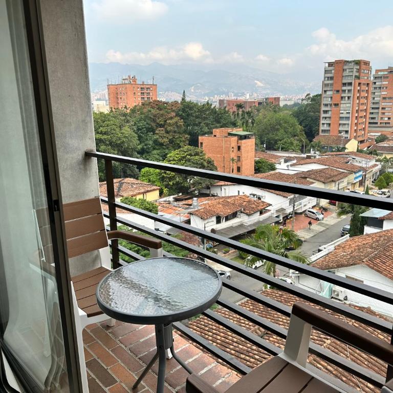 Amoblados Medellin Poblado Patio Bonito - Studio Apartment with Balcony - 7