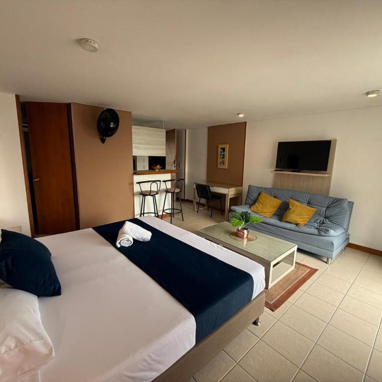 Amoblados Medellin Poblado Patio Bonito - Studio Apartment with Balcony - 4