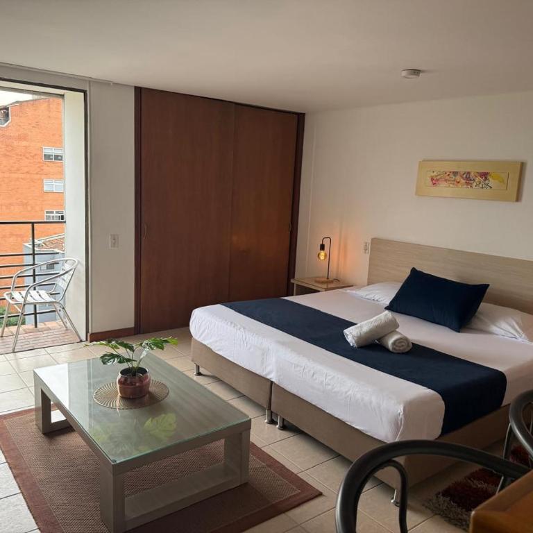 Amoblados Medellin Poblado Patio Bonito - Studio Apartment with Balcony - 5