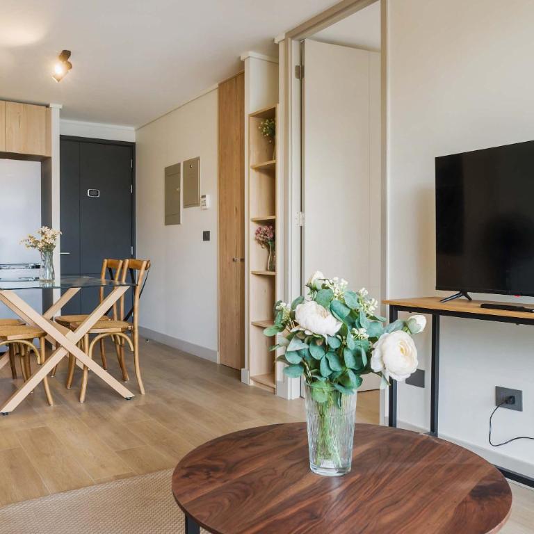 Chic Las Condes Apt Pool & Gym for 3 Guests - Apartamento - 2