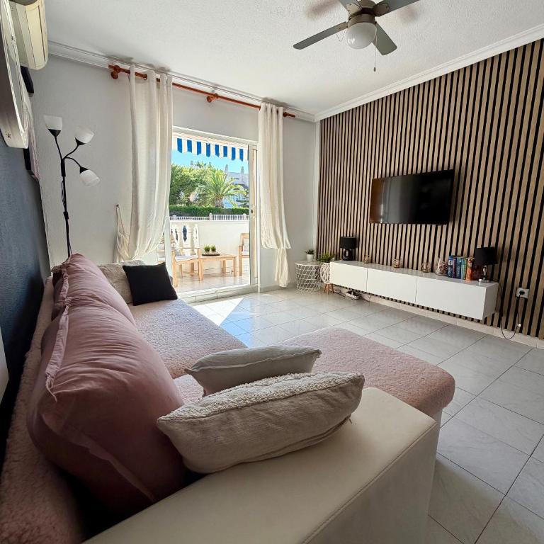 Casa de León Torrevieja - Two-Bedroom Apartment with Balcony - 8