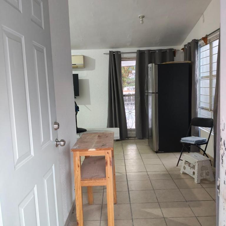 Planta Alta independiente zona centro de Guadalupe NL MX - One-Bedroom Apartment - 1