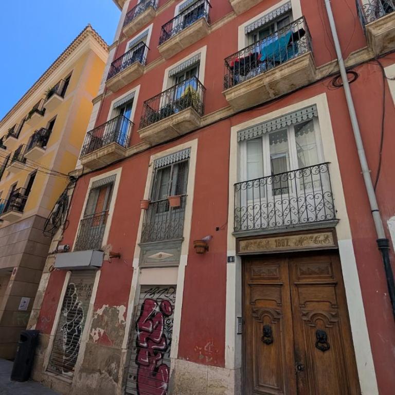 Newly Renovated 3BR Oasis with AC - Steps to Beach - Three-Bedroom Apartment - 2