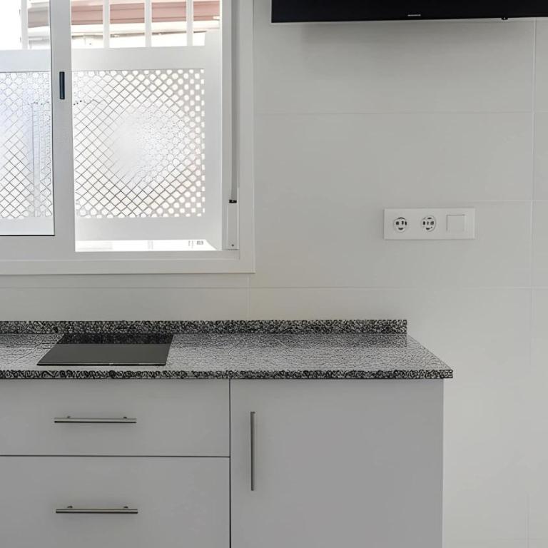 Estudio cerca de la playa y del centro del pueblo - Apartment - 3