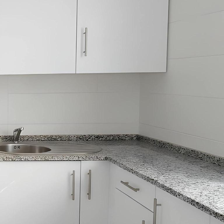 Estudio cerca de la playa y del centro del pueblo - Apartment - 4