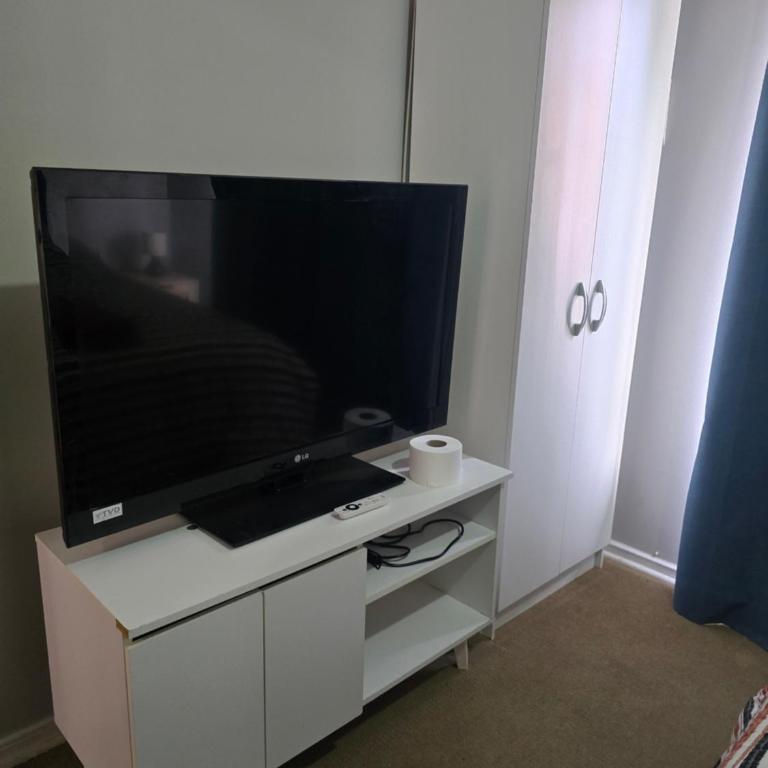 Hermoso Departamento en condominio a pasos del mall - Apartamento de 3 dormitorios con balcón - 3