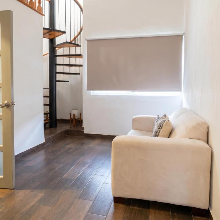 Acogedor Departamento en Planta Baja, Excelente Precio y Ubicación - Apartamento de 3 dormitorios - 1
