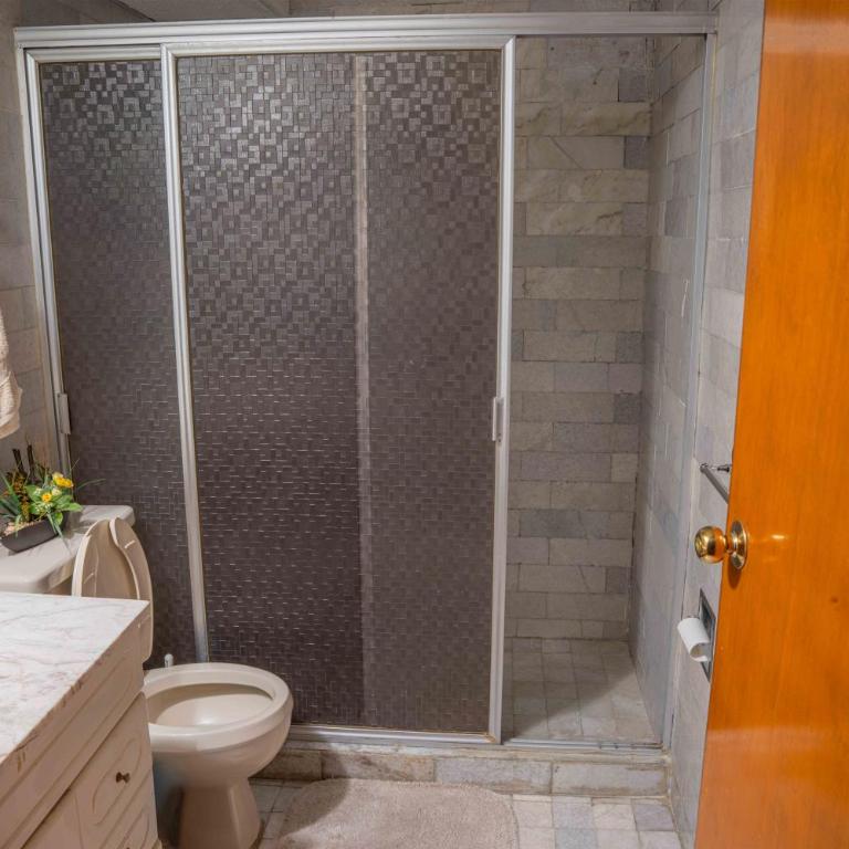 Quiet & ideal bedroom in Del Valle - Double Room with Shared Bathroom - 4