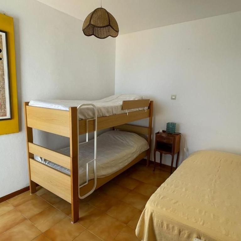 Amplio apartamento en Llançà con vista al mar, terraza, aparcamiento y animales permitidos - ES-170-6 - Apartamento - 13