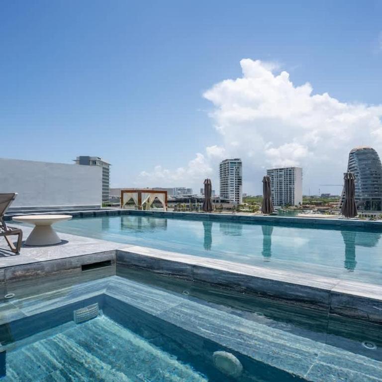 Luxury 3BR Penthouse with Private Rooftop - Apartment - 3