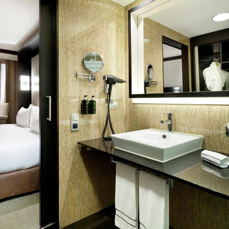Meliá Barcelona Sarrià - Premium Room City view - 4