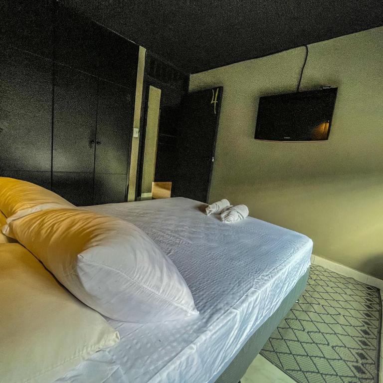 HOTEL ANTONIA #1 - Desayuno Incluido - Hotel de Recepción digital en Ibagué - Double Room with Shared Bathroom - 1