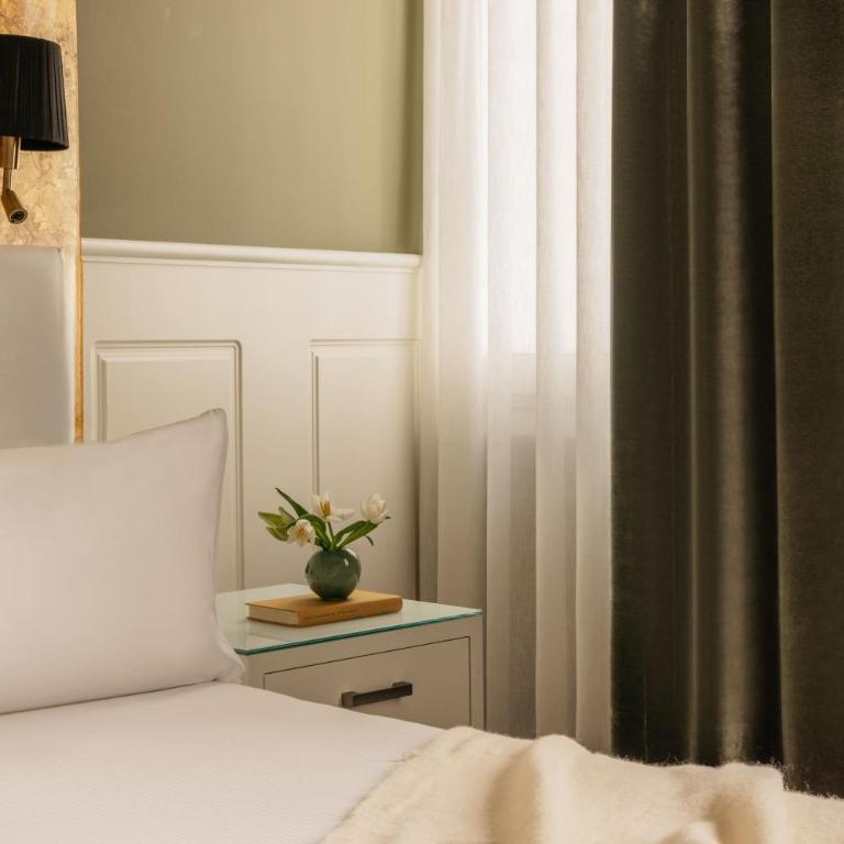 Hotel Colón, a Gran Meliá Hotel - The Leading Hotels of the World - Habitación Premium - Comunicada - 5