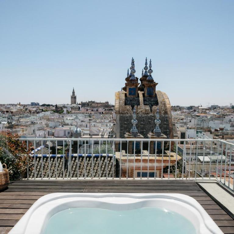 Hotel Colón, a Gran Meliá Hotel - The Leading Hotels of the World - Habitación Grand Premium Red Level con terraza - 4