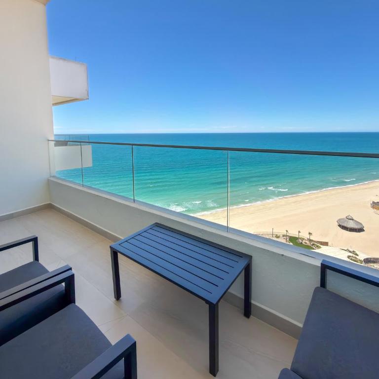 Beachfront 1BR High-Floor Panoramic Views - Apartment - 13