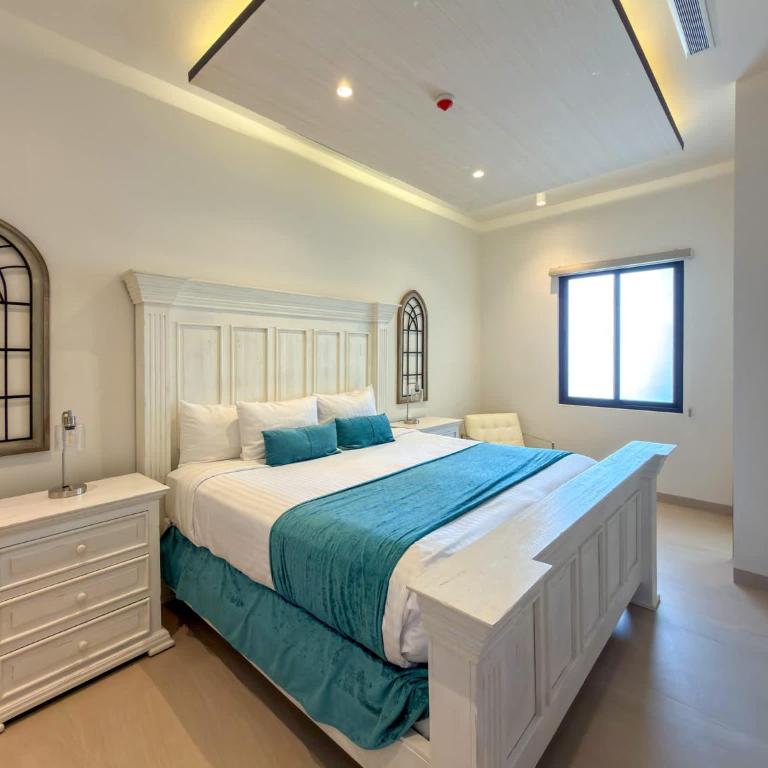 Beachfront 1BR High-Floor Panoramic Views - Apartment - 15