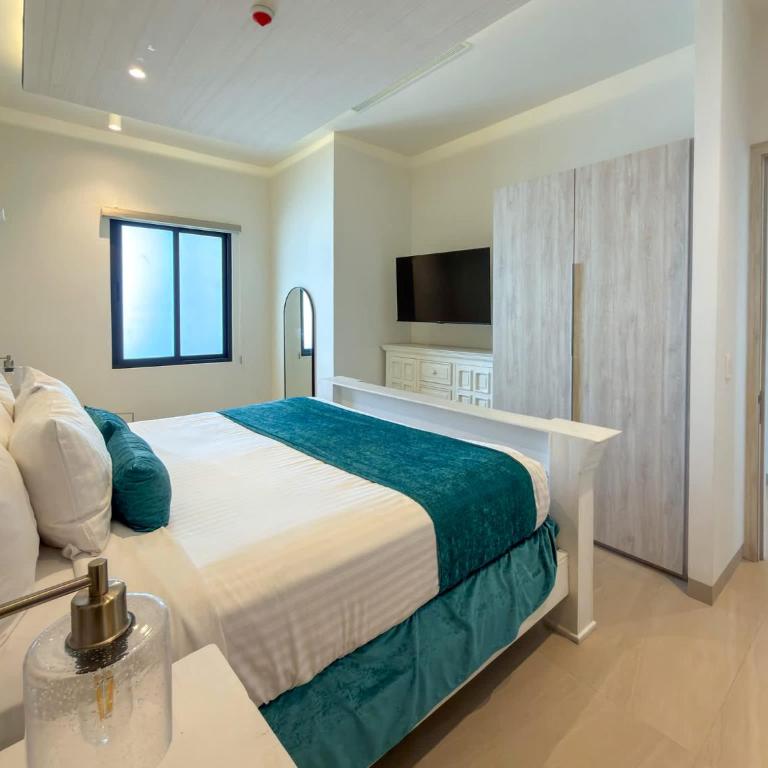 Beachfront 1BR High-Floor Panoramic Views - Apartment - 18