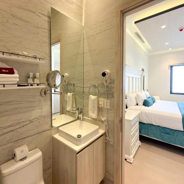 Beachfront 1BR High-Floor Panoramic Views - Apartment - 21