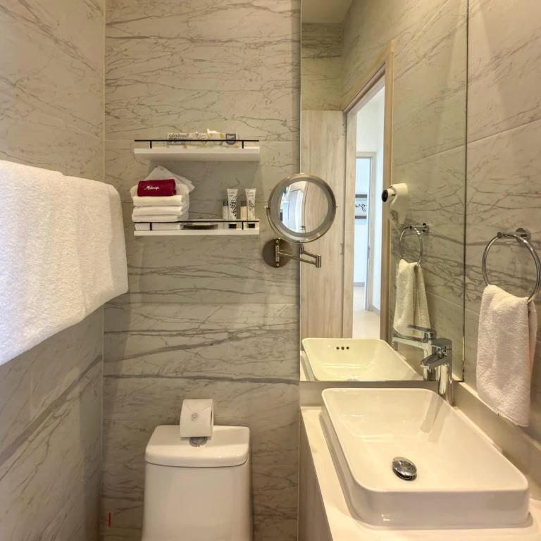 Beachfront 1BR High-Floor Panoramic Views - Apartment - 23