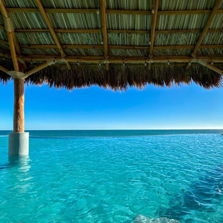 Beachfront 1BR High-Floor Panoramic Views - Apartment - 58