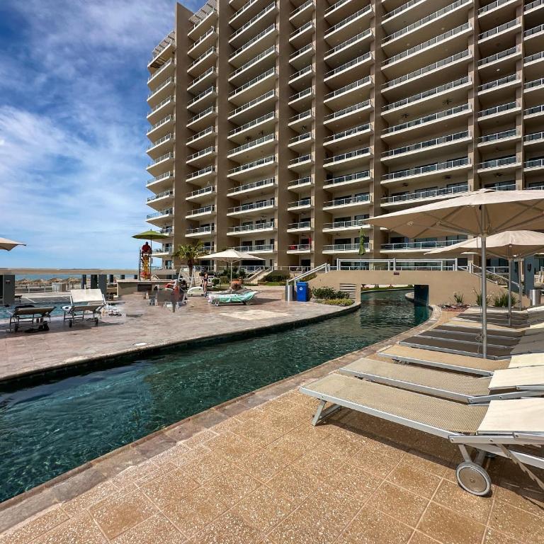 Beachfront 1BR High-Floor Panoramic Views - Apartment - 86