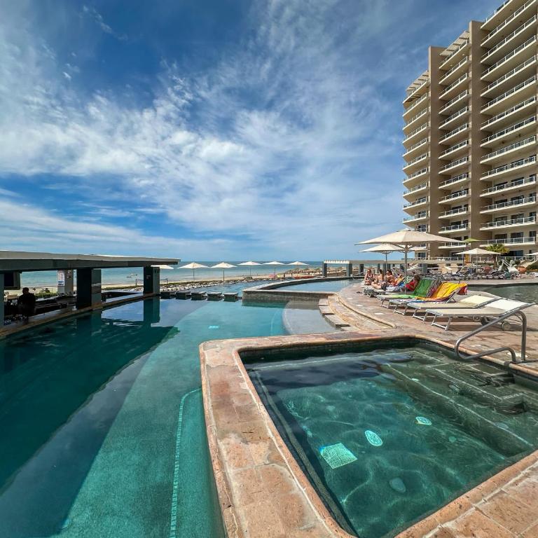 Beachfront 1BR High-Floor Panoramic Views - Apartment - 93