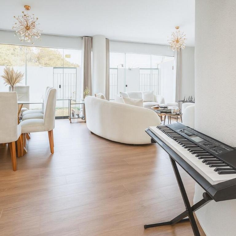 Luxury Home, Wifi rápido, jacuzzi, lavaseca, ping pong, barbacoa, 4 habitaciones - Four-Bedroom House - 4