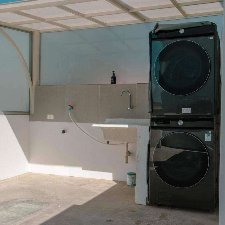 Luxury Home, Wifi rápido, jacuzzi, lavaseca, ping pong, barbacoa, 4 habitaciones - Four-Bedroom House - 28