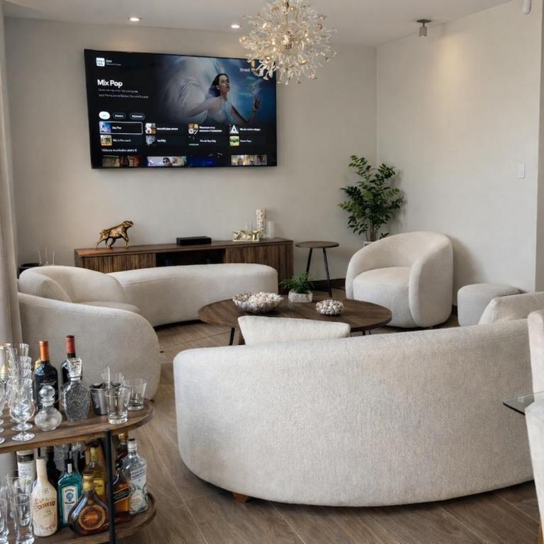 Luxury Home, Wifi rápido, jacuzzi, lavaseca, ping pong, barbacoa, 4 habitaciones - Four-Bedroom House - 42