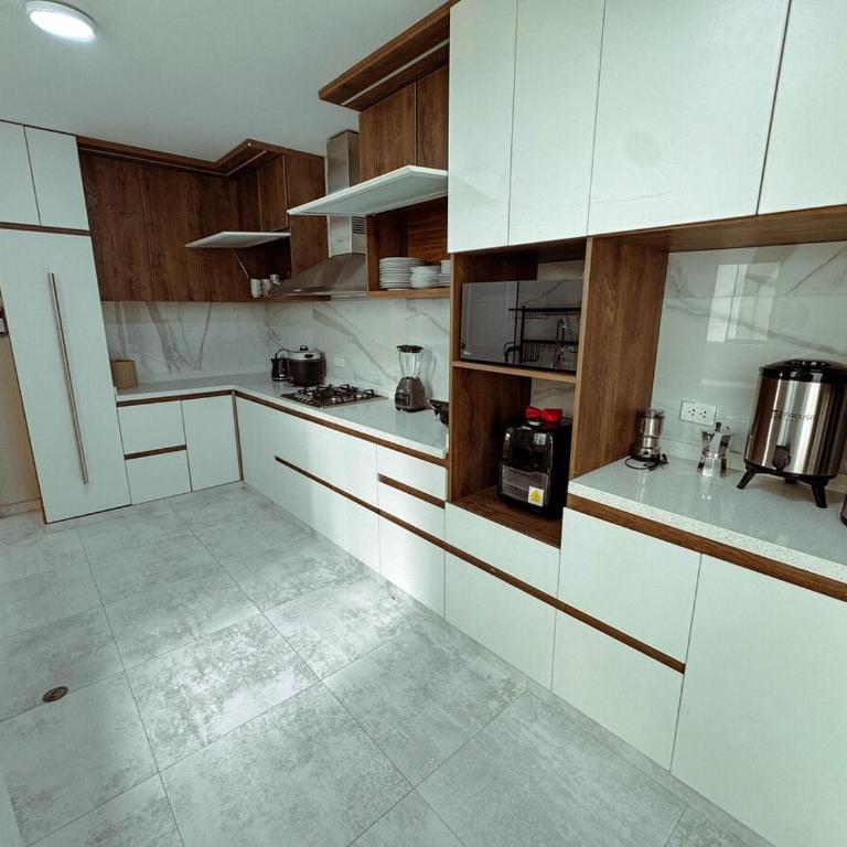 Luxury Home, Wifi rápido, jacuzzi, lavaseca, ping pong, barbacoa, 4 habitaciones - Four-Bedroom House - 45