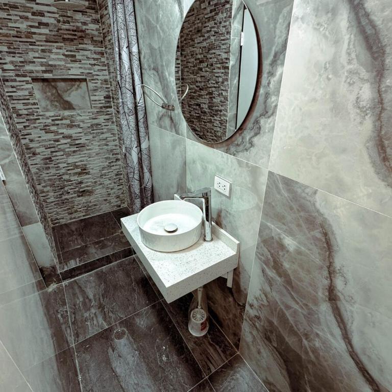 Luxury Home, Wifi rápido, jacuzzi, lavaseca, ping pong, barbacoa, 4 habitaciones - Four-Bedroom House - 48