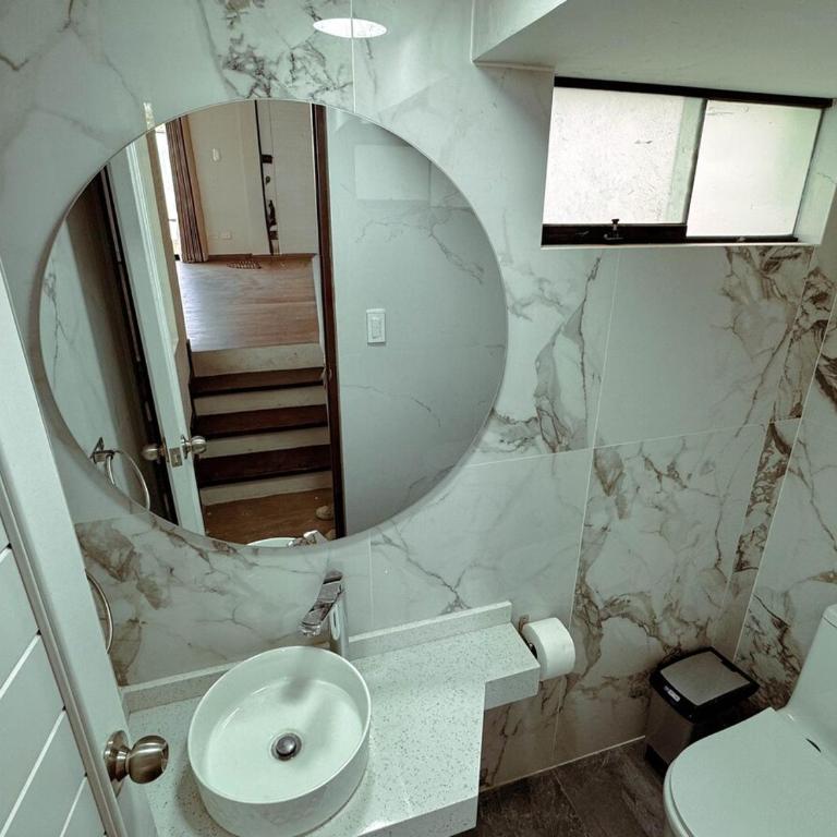 Luxury Home, Wifi rápido, jacuzzi, lavaseca, ping pong, barbacoa, 4 habitaciones - Four-Bedroom House - 52
