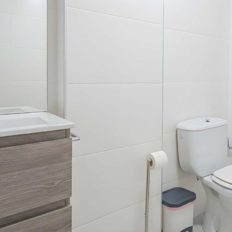 Moderno Apartamentos con Garaje Balcones y Aire solo familias y parejas - Appartement - 20