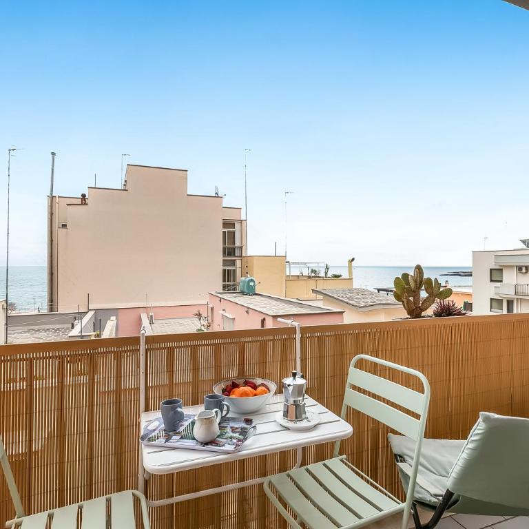 Casa Pepitas apt sea front Monopoli - Happy Rentals - Apartment with Balcony - 31