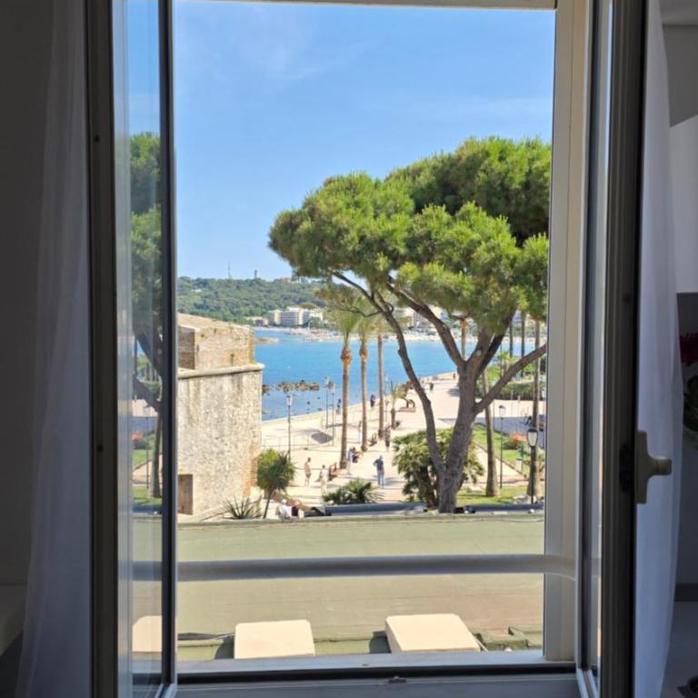 "Philomer Remparts" Art Deco Apartments by Sea and Parc - One-Bedroom Apartment with Ocean View - 7