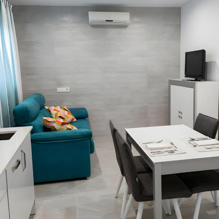 Apartamento con WiFi y terraza cerca del centro y la playa - Apartment - 4