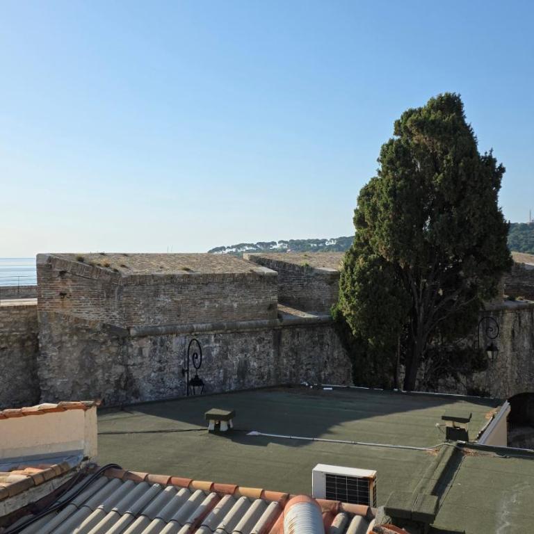 "Philomer Remparts" Art Deco Apartments by Sea and Parc - One-Bedroom Apartment with Ocean View - 13