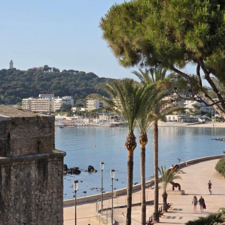 "Philomer Remparts" Art Deco Apartments by Sea and Parc - One-Bedroom Apartment with Ocean View - 1