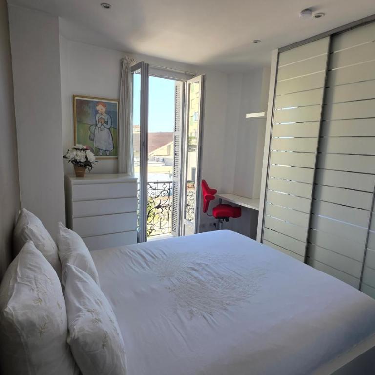 "Philomer Remparts" Art Deco Apartments by Sea and Parc - One-Bedroom Apartment with Ocean View - 26