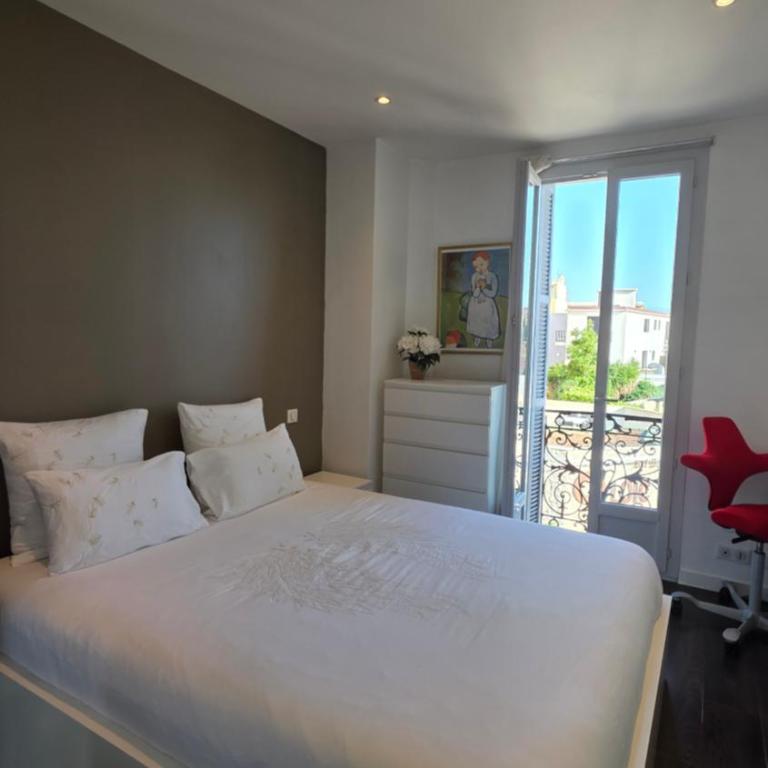 "Philomer Remparts" Art Deco Apartments by Sea and Parc - One-Bedroom Apartment with Ocean View - 25