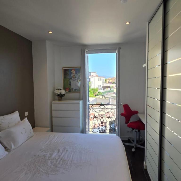 "Philomer Remparts" Art Deco Apartments by Sea and Parc - One-Bedroom Apartment with Ocean View - 24