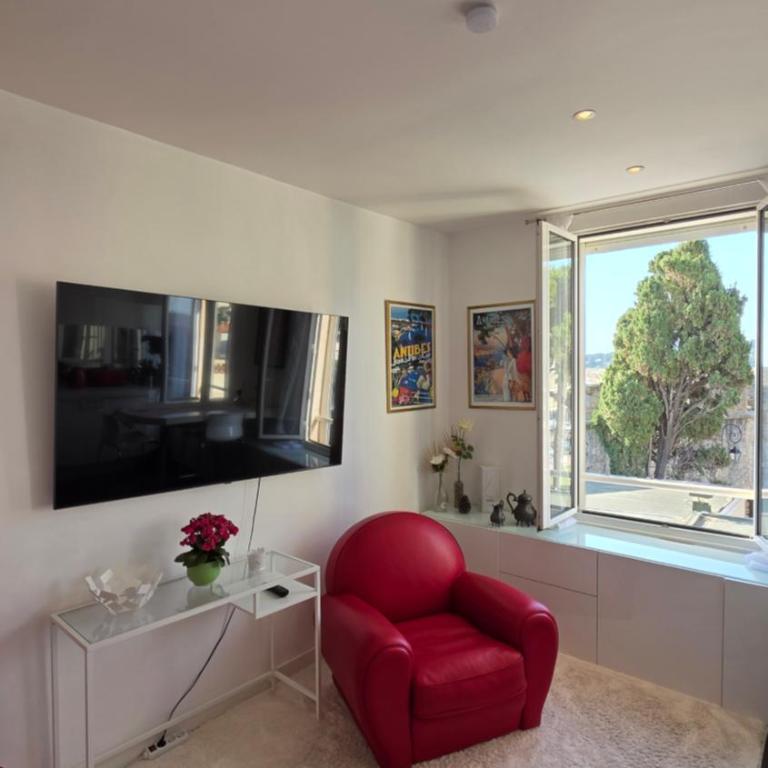 "Philomer Remparts" Art Deco Apartments by Sea and Parc - One-Bedroom Apartment with Ocean View - 29