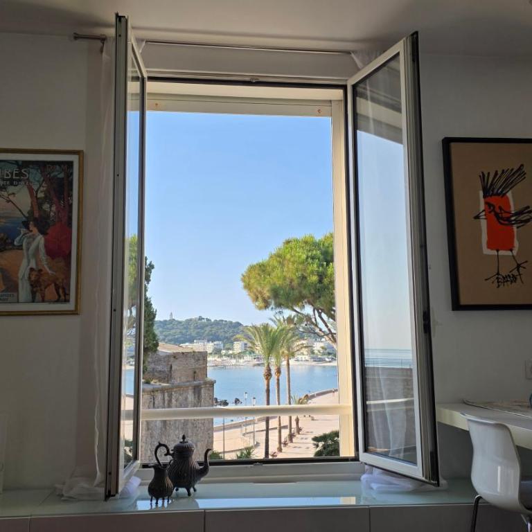 "Philomer Remparts" Art Deco Apartments by Sea and Parc - One-Bedroom Apartment with Ocean View - 32