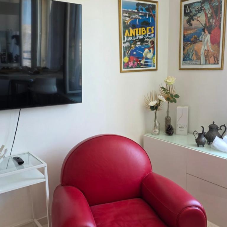 "Philomer Remparts" Art Deco Apartments by Sea and Parc - One-Bedroom Apartment with Ocean View - 33