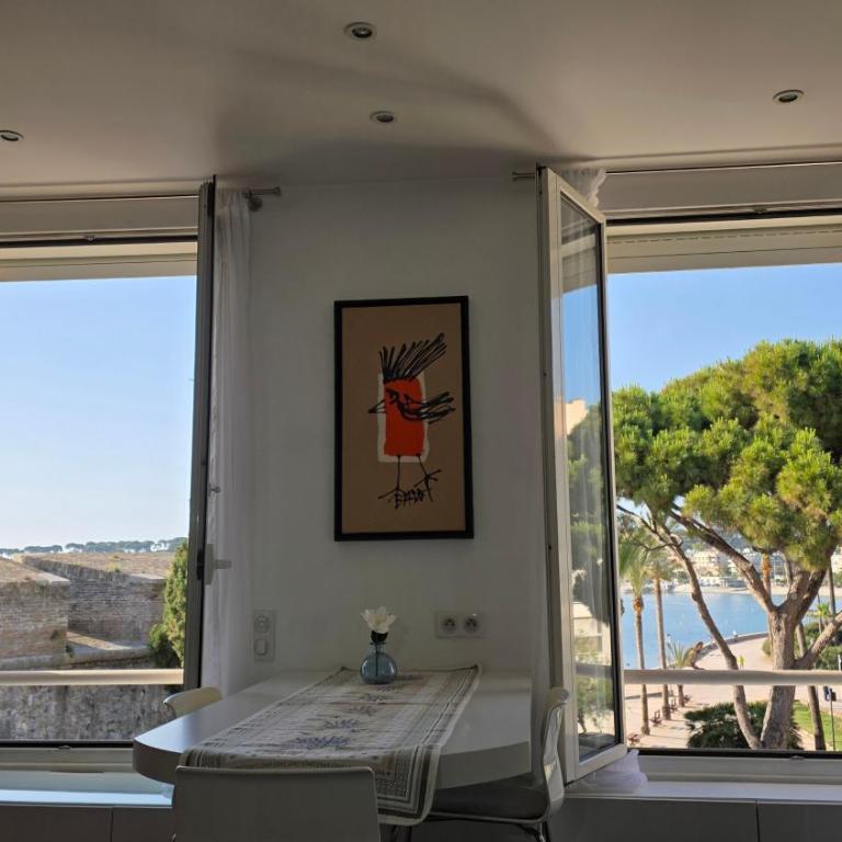 "Philomer Remparts" Art Deco Apartments by Sea and Parc - One-Bedroom Apartment with Ocean View - 34