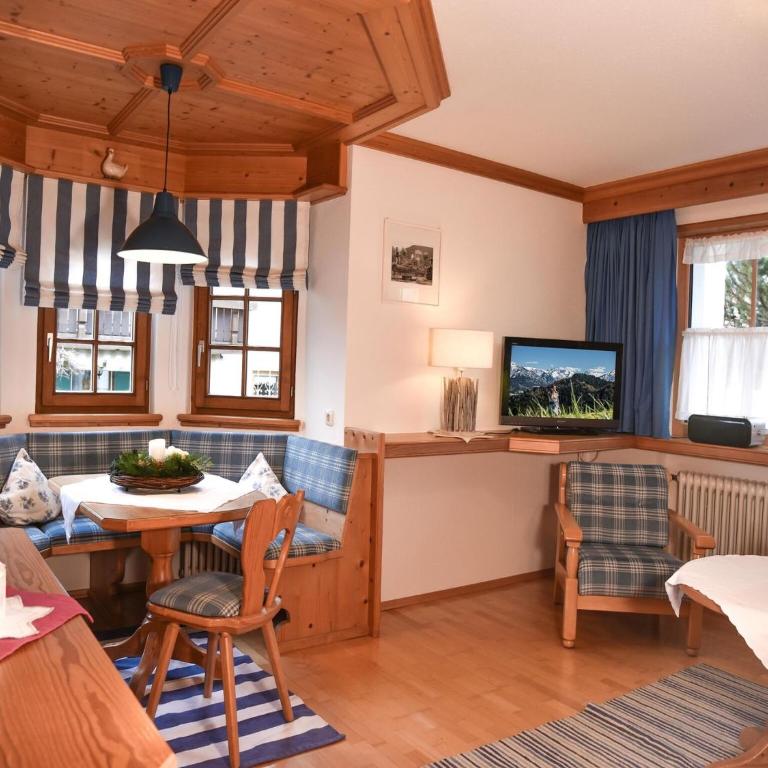 HAUS Susanne - TOP-Ferienwohnungen - SOMMER-Bergbahn inklusive - One-Bedroom Apartment with Balcony - Ground Floor 1 - 8