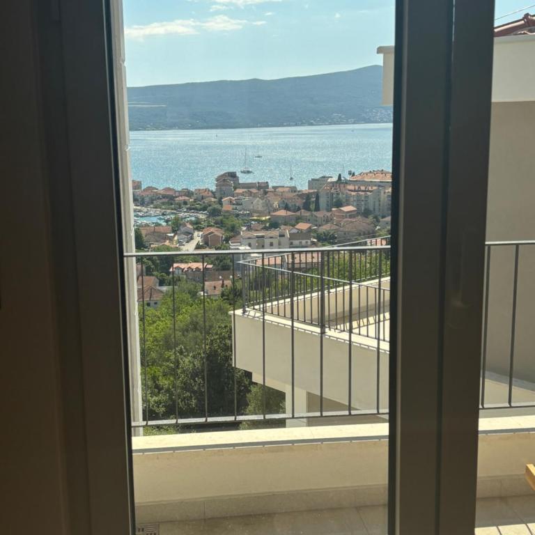 Damisa Lux Stan - Two-Bedroom Apartment with Sea View - 25