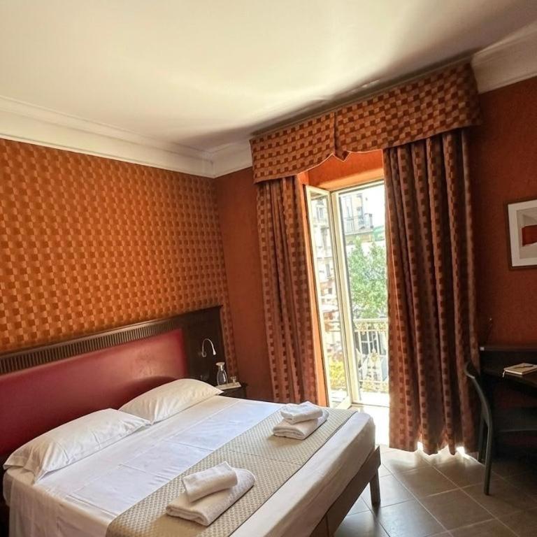 Smart Station Hotel - Camera Matrimoniale - 8